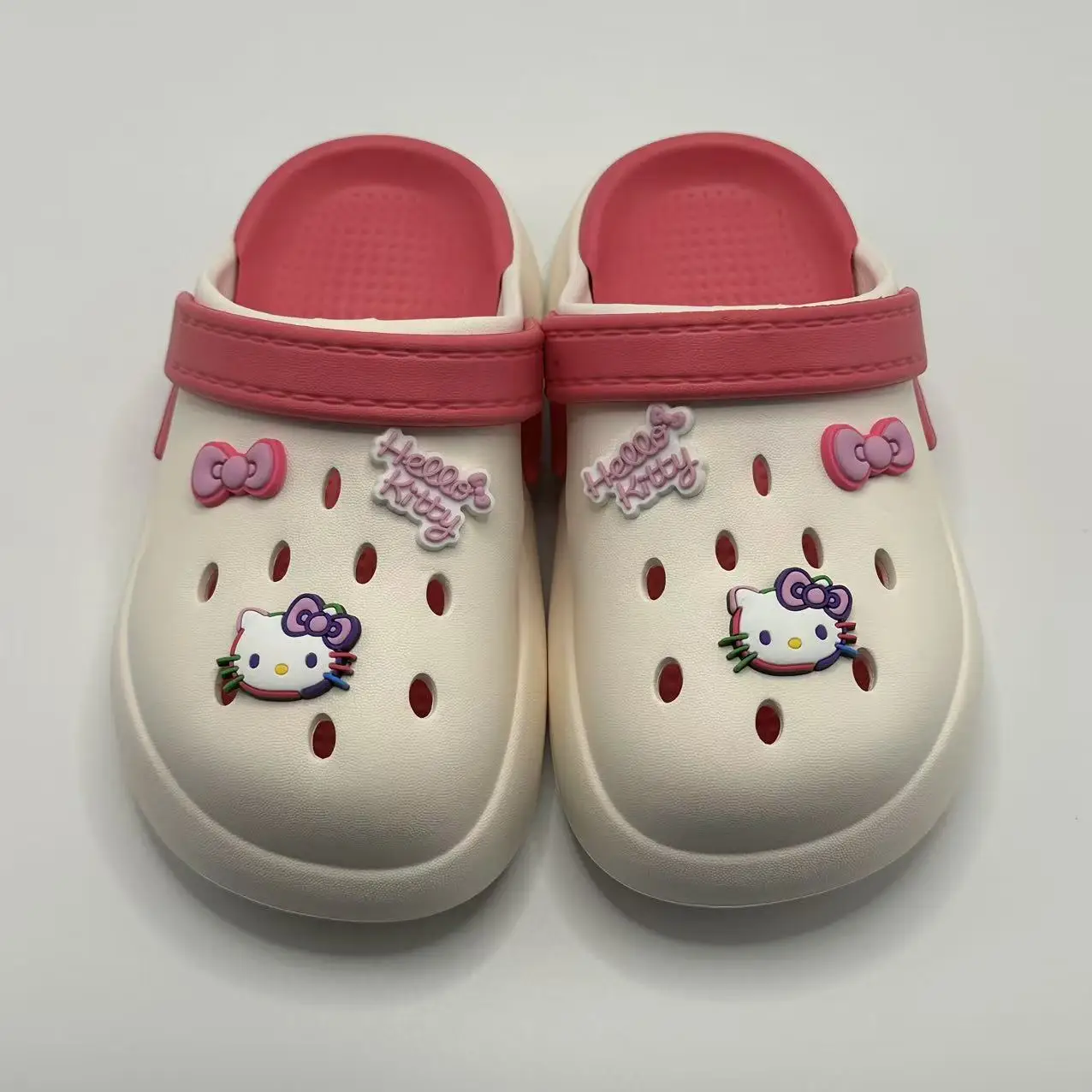 

Летние студенческие тапочки с героями мультфильмов «Hello Kitty», черный рис Pochacco Melody, нескользящие сандалии с мягкой подошвой и носком, подарок для девочки