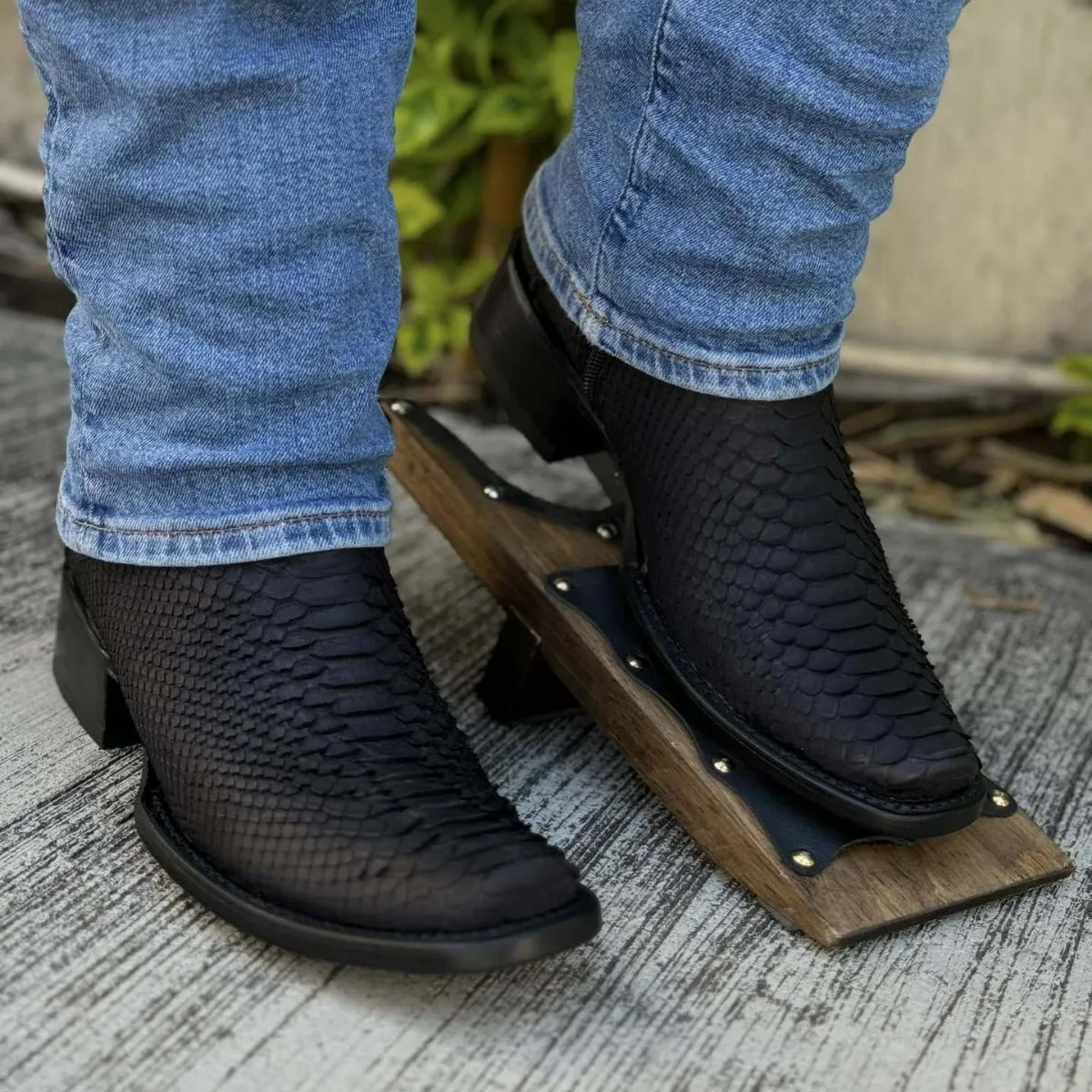 2025 Pointed Toe Boots Fashion Slip-on Men's Shoes Luxury Party Shoes Crocodile Square Toe Snake Pattern Mid-cowboy Western Boot