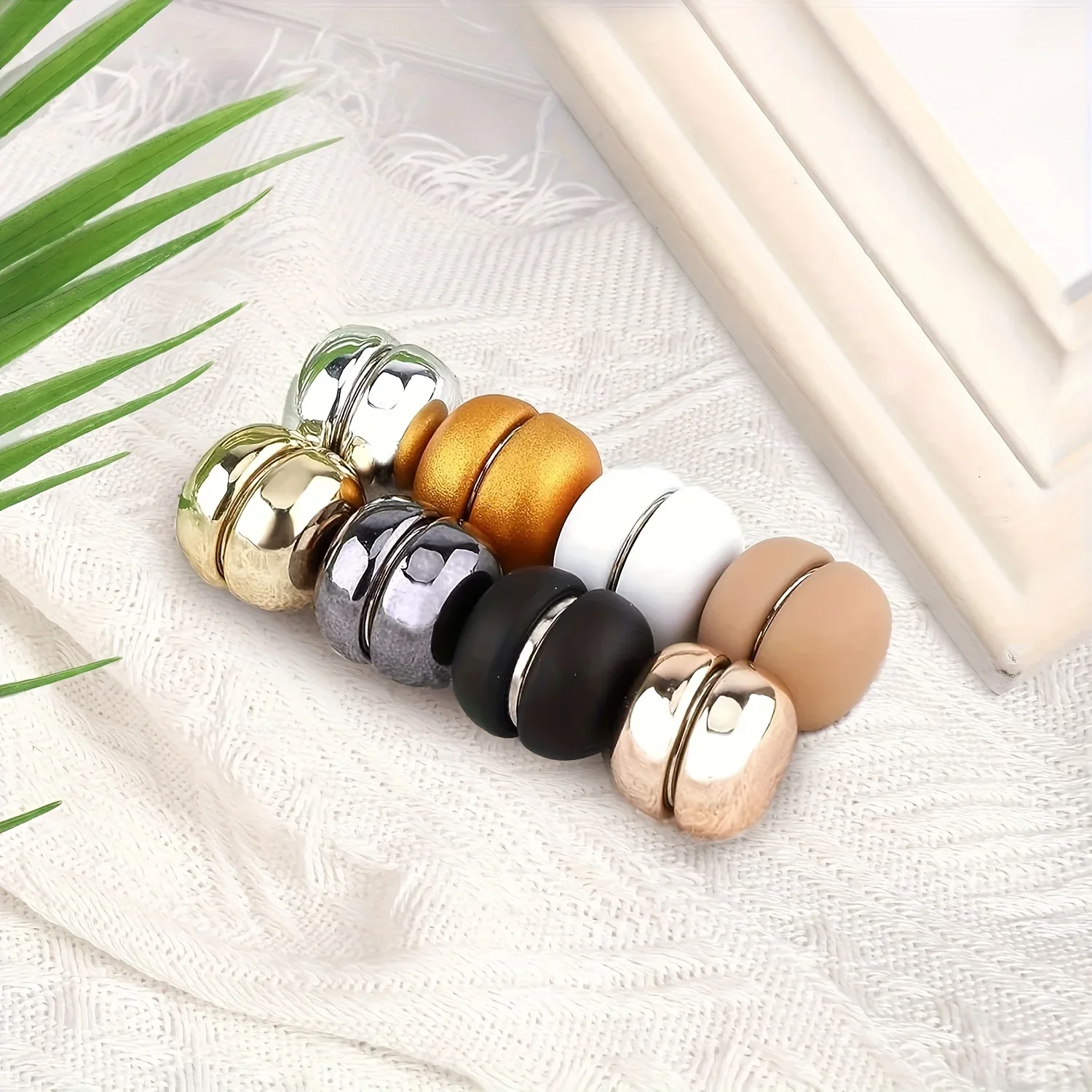 4-Piece Set of Magnetic Pins, Women's Headscarf Pins, Multi-Purpose Clothing Magnets, Circular Clips