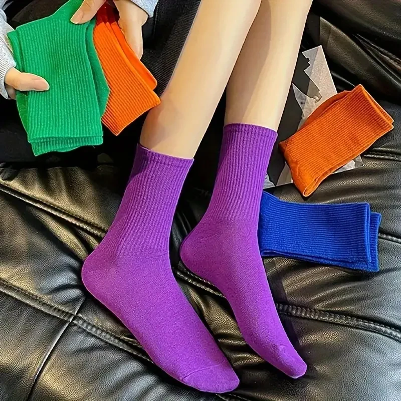 Randomly select 10 pairs of candy colored crew socks, suitable for both men and women in street style sports