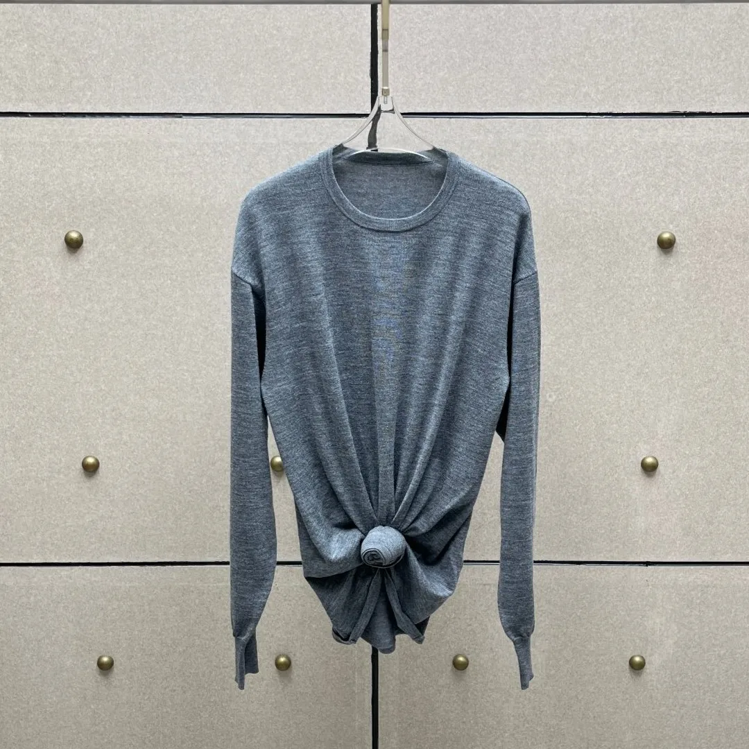 

2025 New Style: 100% Wool Knot-Twist Cable Knit Woolen Sweater (Elegant Grey & Vibrant Red