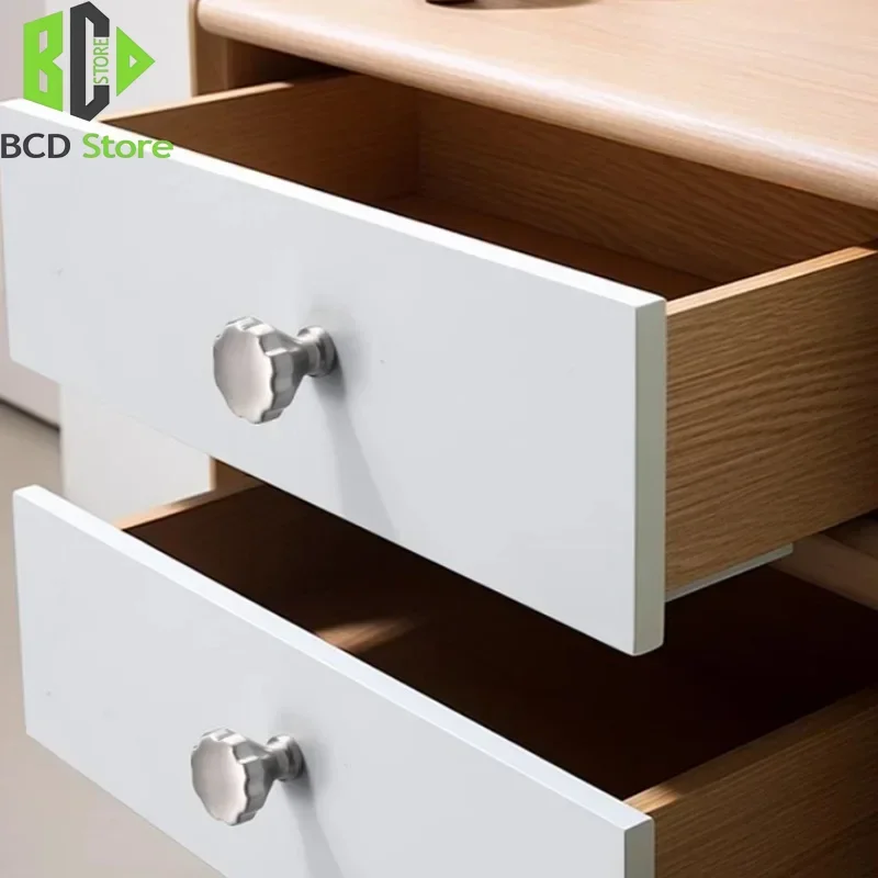 Chinese Antique Style Cabinets Wardrobes Door Drawer Knobs and Handles Retro Bedside Tables French Minimalist Luxury Furniture