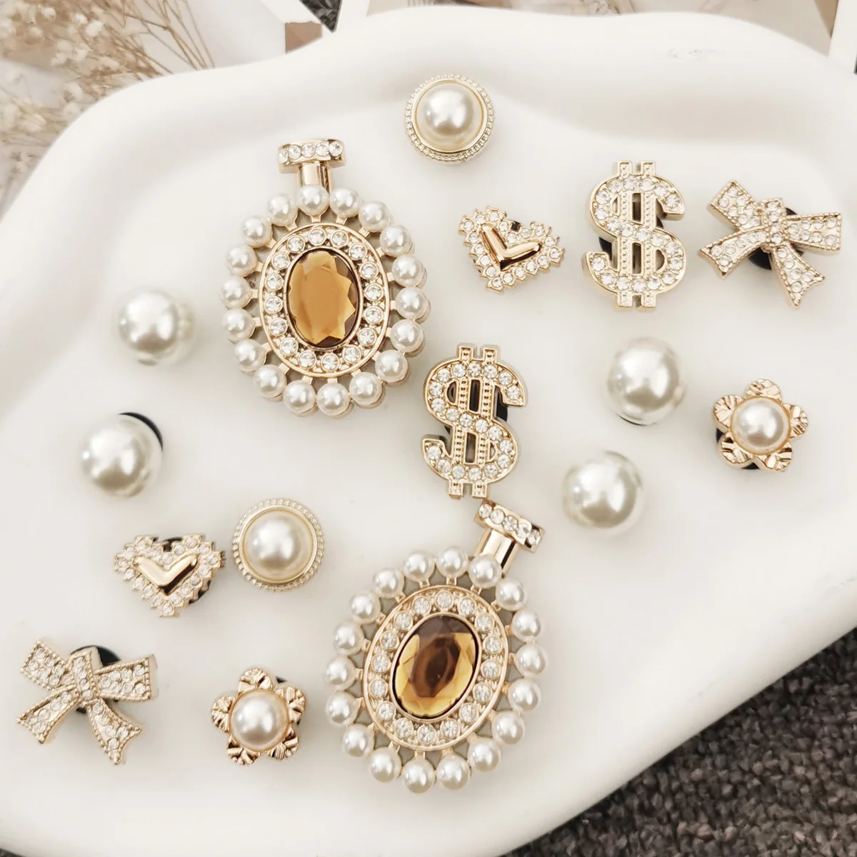 16 piezas de dijes para zapatos con diseño de botella de perfume, decoraciones DIY, accesorios brillantes con diseño de dólar y lazo para zuecos, hebillas para zapatos, clips para zapatos con diseño de flor y corazón