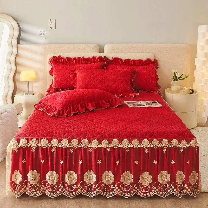 Luxury Crystal Velvet Bed Linen Set Classics Bed Skirt Padded Bed Sheet Set Non-slip Bedspread on The Bed for Queen Size