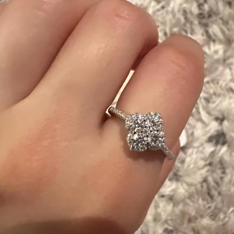 OXTAO Klassischer Ring im Blumenstil, Jubiläumsgeschenke für Frauen, 14K Gold Filled, 3mm Moissanit, Vierblättriger Ehering, Schmuck – Detail 11