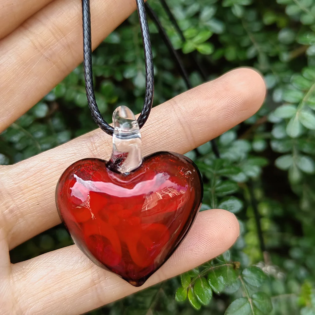 1 SZTUK Moda Czerwony Czarny Szklany Muran Kwiatowy Miłość Kształt Serca Lampwork Kwiat Wisiorek Naszyjnik Dla Kobiet Tanie Przedmioty Biżuteria Prezent