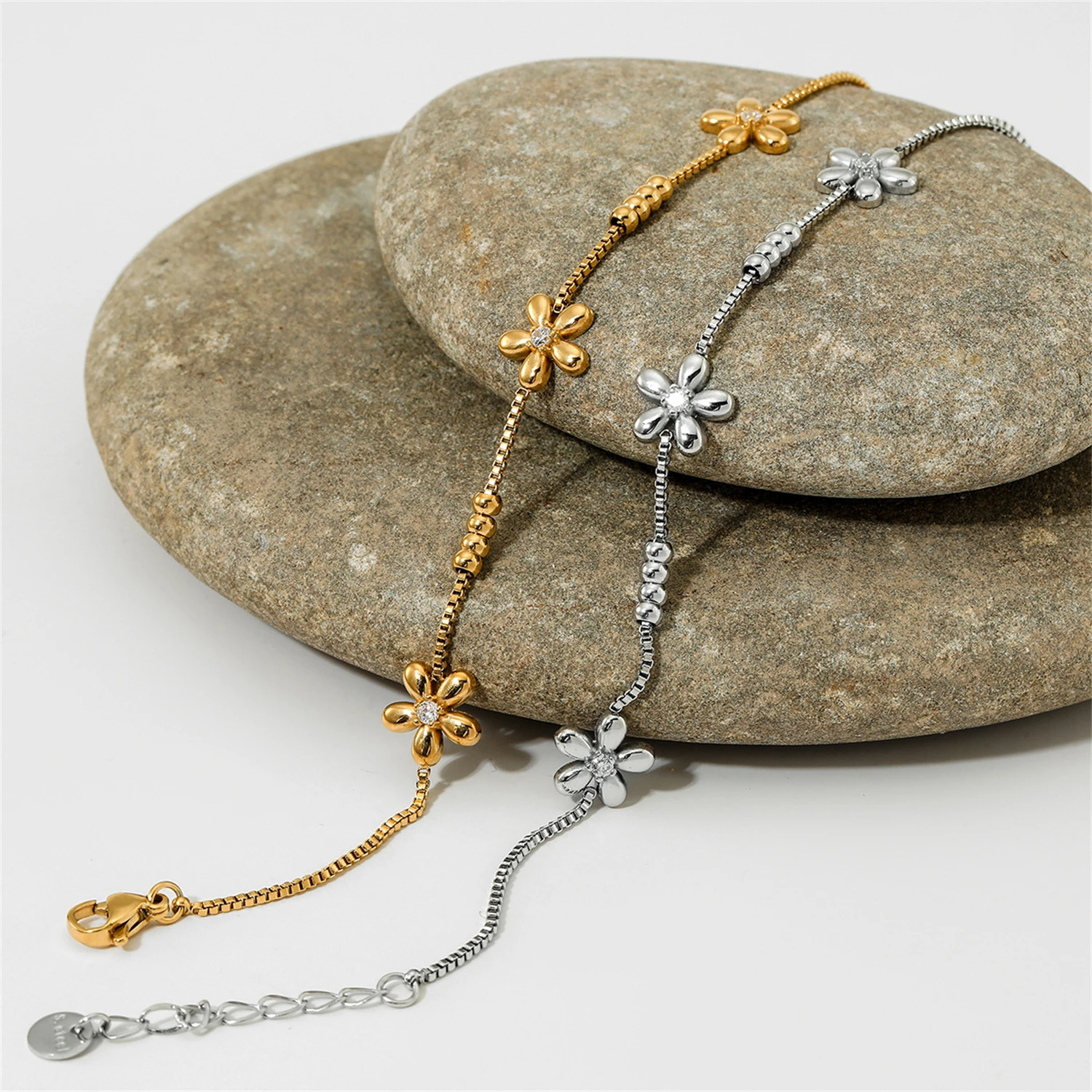 

WAKA Trendy Flower Charm Bracelets Dainty Stackable Chain Jewelry with Sparkle Accents Chic for Women Daily & Party Wear