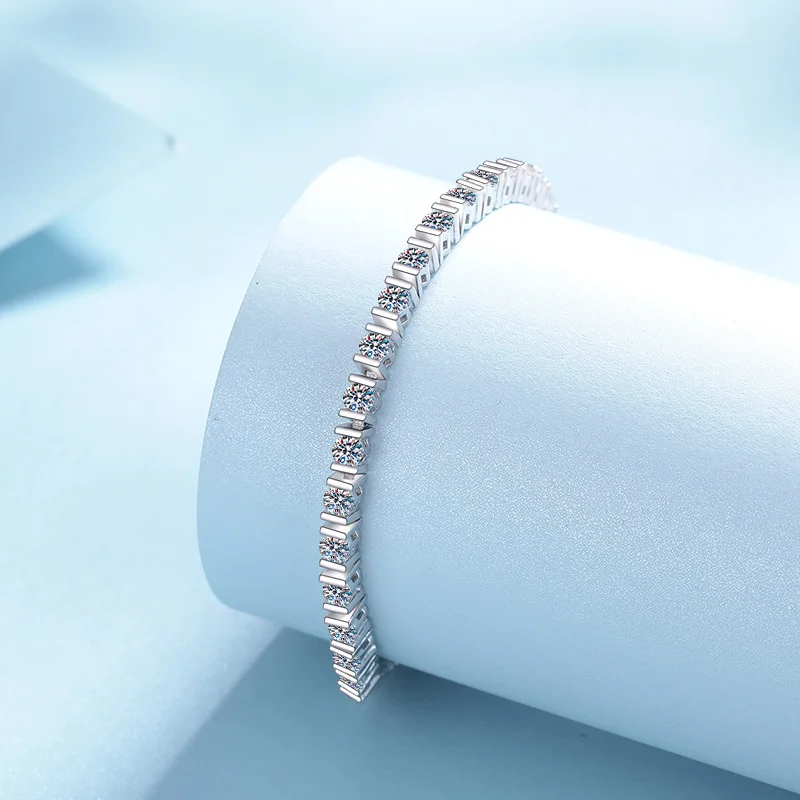 Row of Diamonds Simple Light Luxury Bracelet Single 0.1 carat Women's Moissanite PT950 Platinum - Everyday Versatility