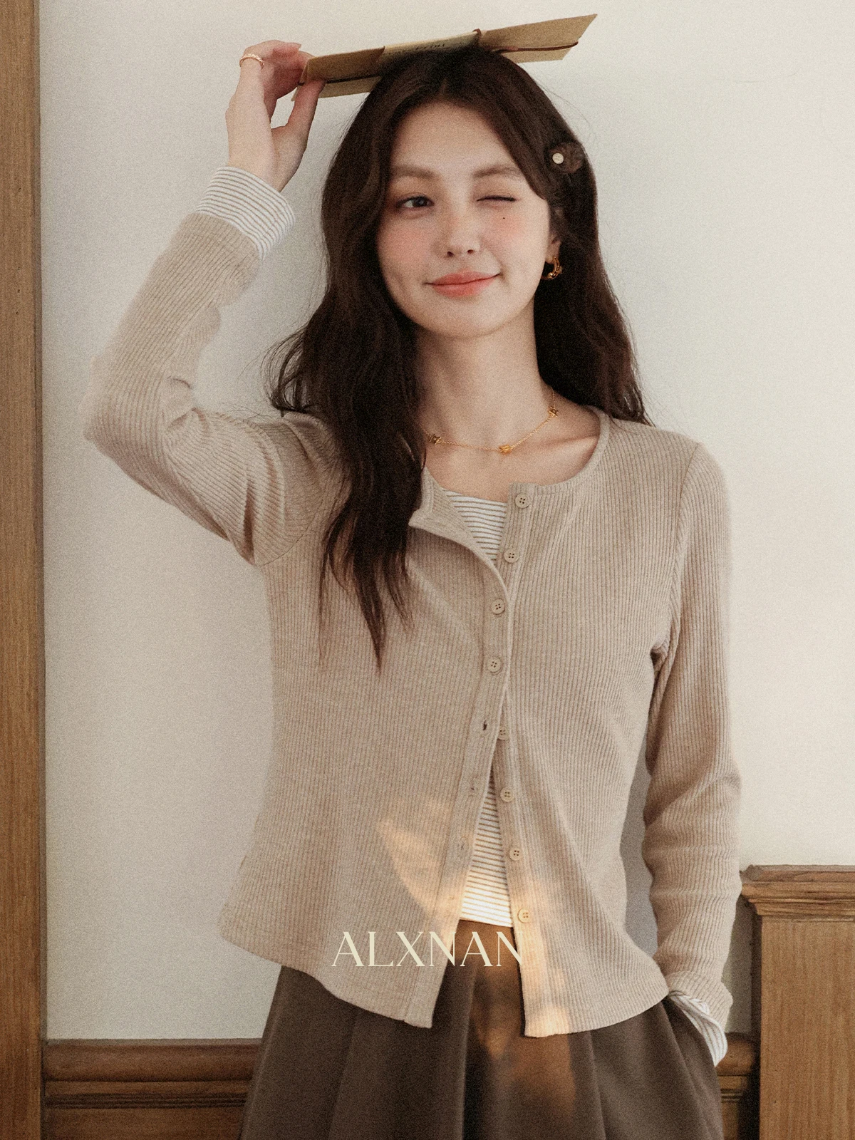 

ALXNAN Women's Pullover Oatmeal Fake Two-piece Spliced Knitted Sweater Trend 2025 Autumn Casual Slim-fit Long Sleeve Tops L57265