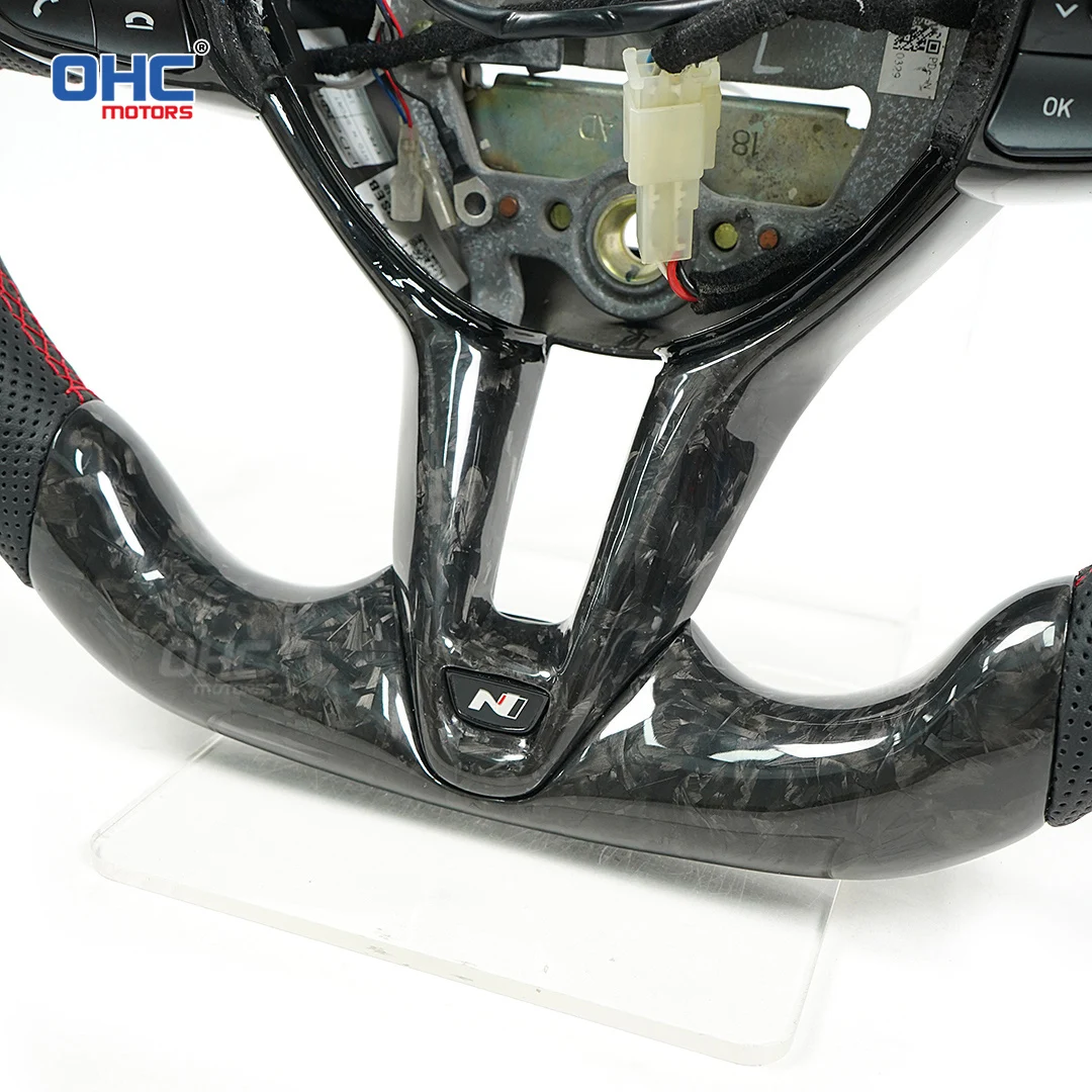 عجلة قيادة من ألياف الكربون المزورة LED من OHC لسيارة Hyundai عجلة قيادة مخصصة من الجلد المثقوب بدون وسادة هوائية #5