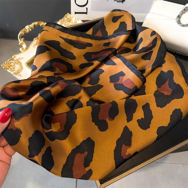 Diademas de seda con estampado de leopardo para mujer, Bandana elegante para el cuello, pañuelo para la cabeza, Foulard femenino, 2024