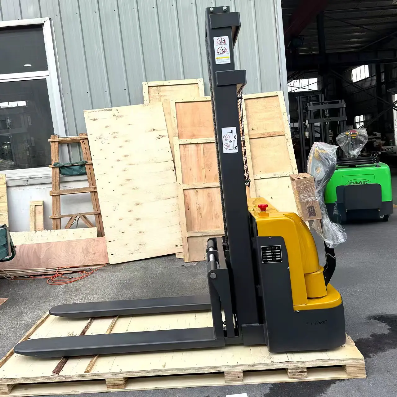Factory Sale Hot Selling Product Electric Stacker 2500 kg 4.5m Stacker Electric