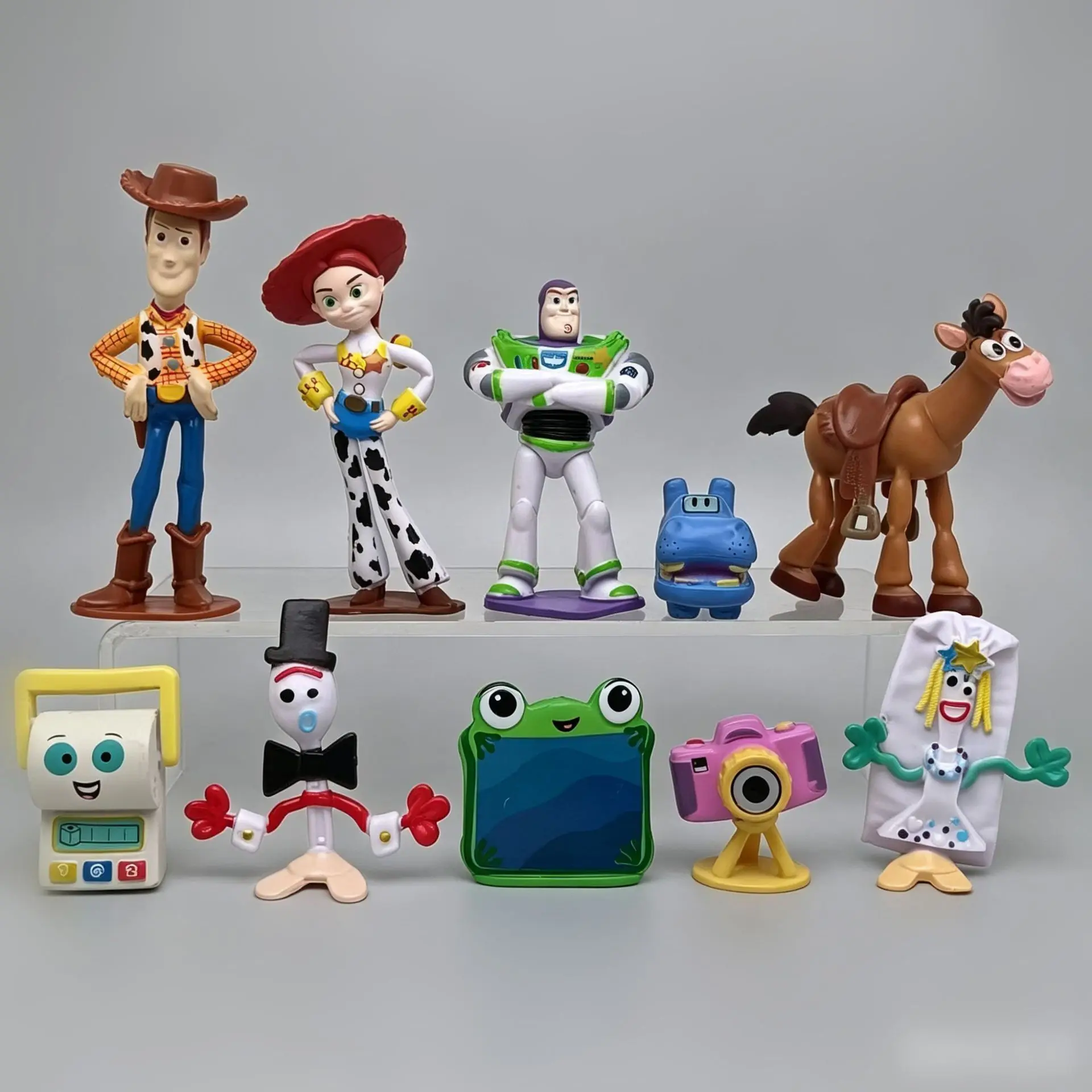 Oferta Imperdível: Conjunto de 10 Bonecos de Ação Toy Story 5 - Jessie, Woody, Buzz Lightyear, Forky, Lilypad e Smarty Pants - Presente Ideal