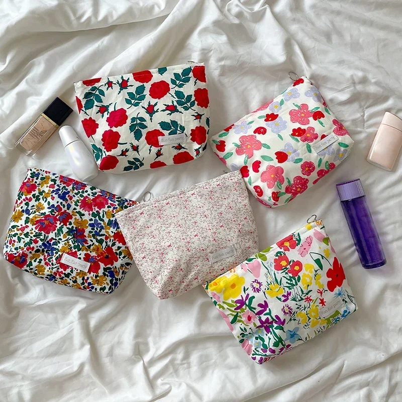 Cosmetic Toiletries Storage Bag Lipstick Bag Travel Fashion Women Ins Vintage Floral Clutch Zipper Makeup Bag Organizer Pouch