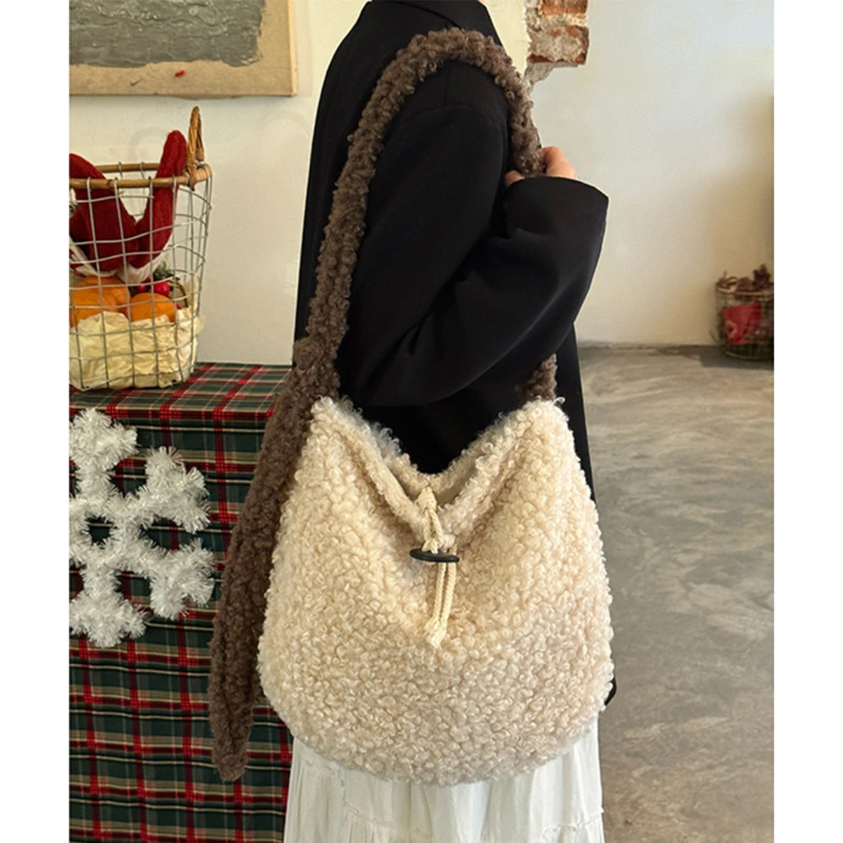 Korean Style Curly Fleece Tote Bags for Women Colorblock Drawstring Large Capacity Crossbody Bag Winter Casual Plush Bucket Bag