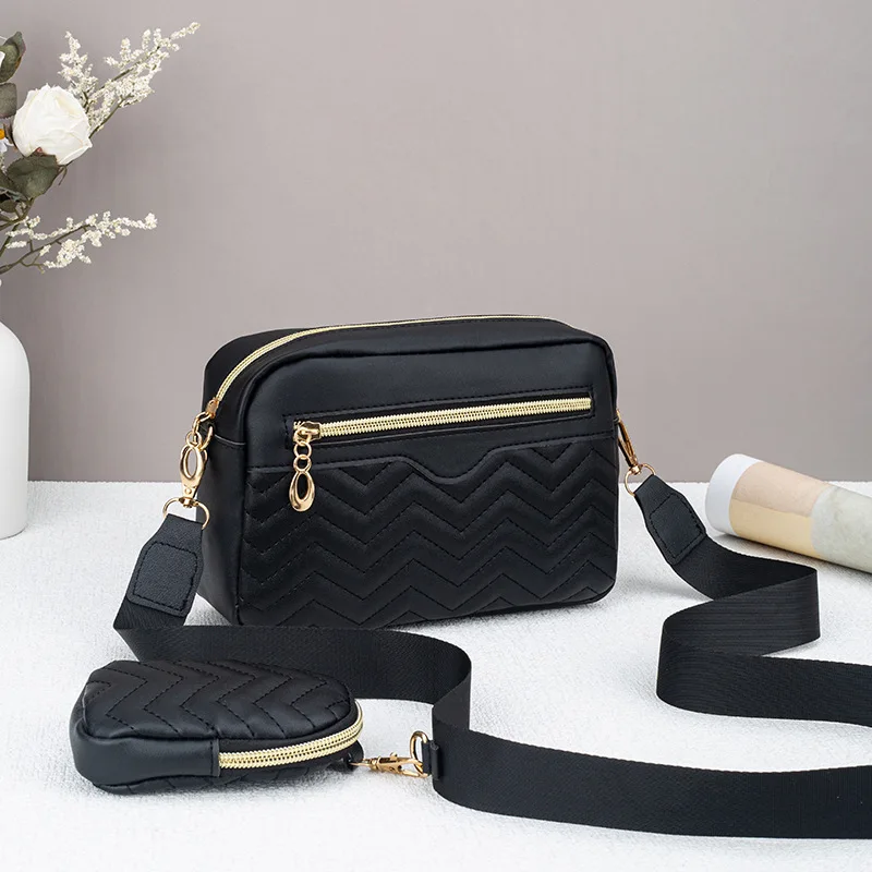 Ladies' Quilted Pattern Crossbody Bag, Casual Minimalist Single Shoulder Bag With Mini Hanging Money