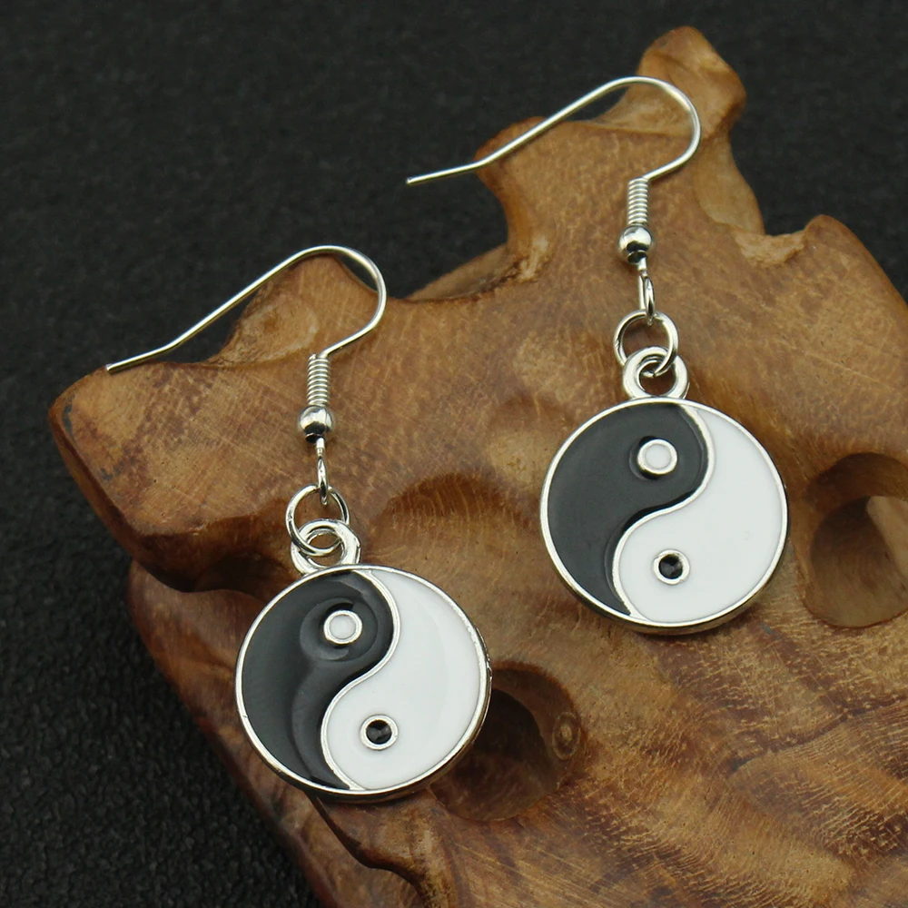 1 Par de Pendientes de Esmalte Blanco y Negro para Parejas, Mejores Amigos, con Colgante de Tai Chi Yin Yang Chino, Joyería de Amistad para Hombres y Mujeres
