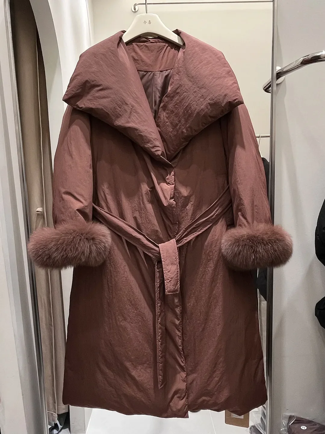 2026 Winter New Women's Down Jacket Windproof Fox Fur White Duck Down Coat