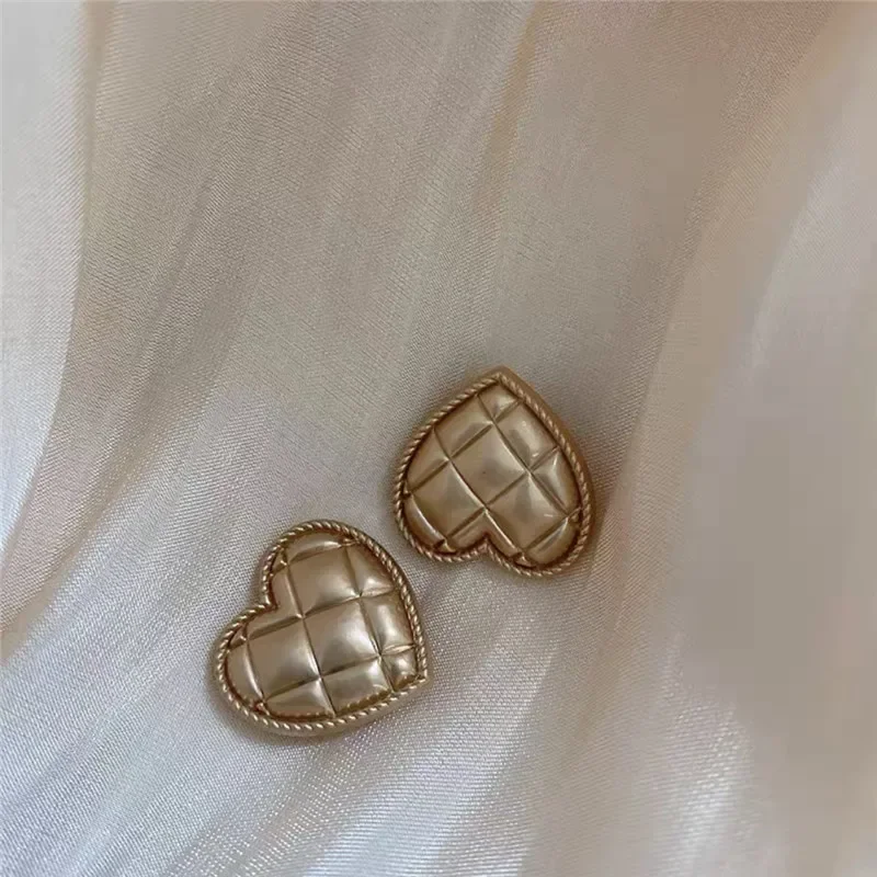 Fashion Simple Heart Shape Metal Buttons Sewing Accessories Women\'s Jackets Dresses Suits Sweaters Decorative Buttons