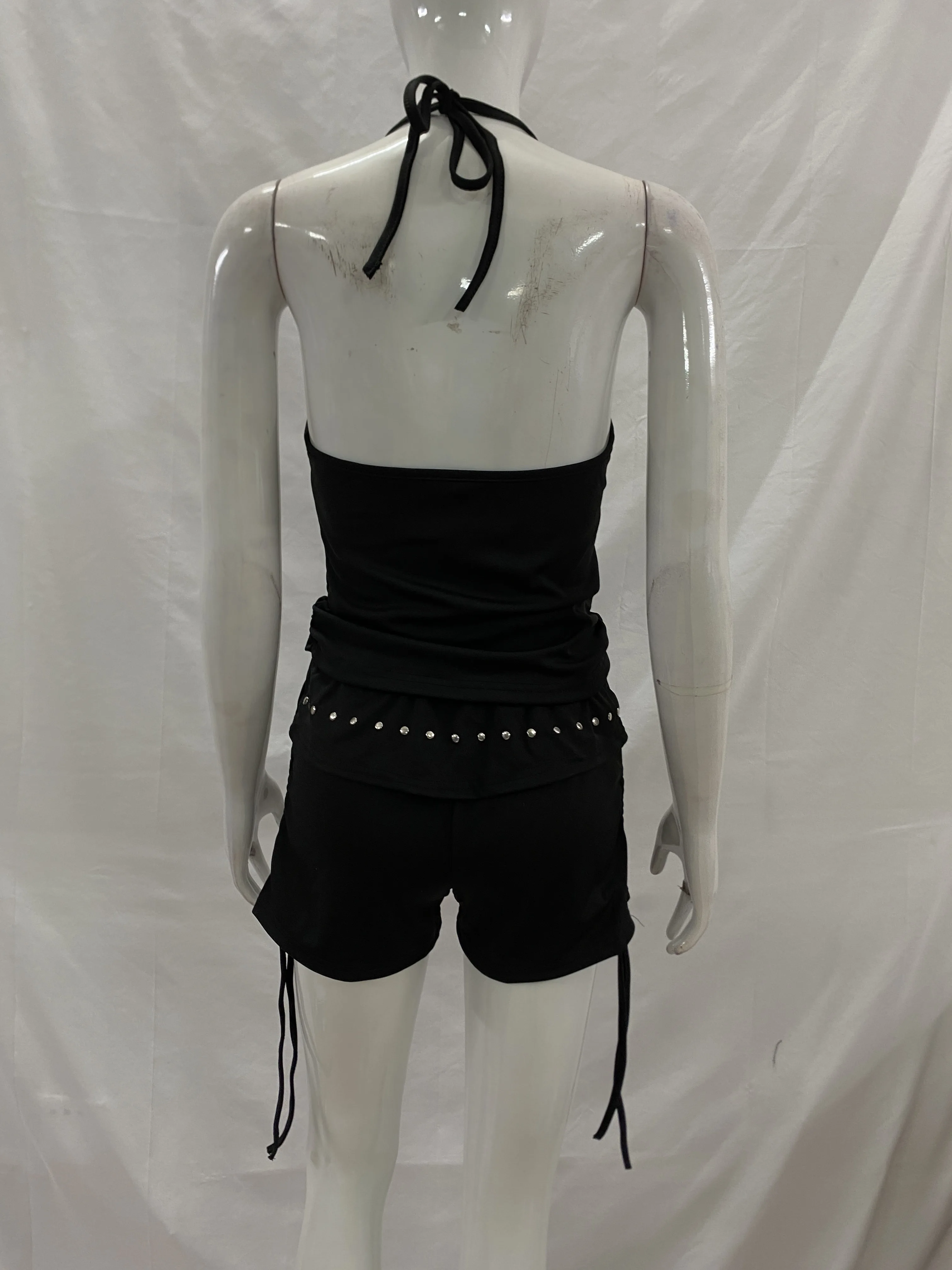 Y2K Korean style with distinctive design sense, simple yet monotonous hanging neck vest shorts two-piece set