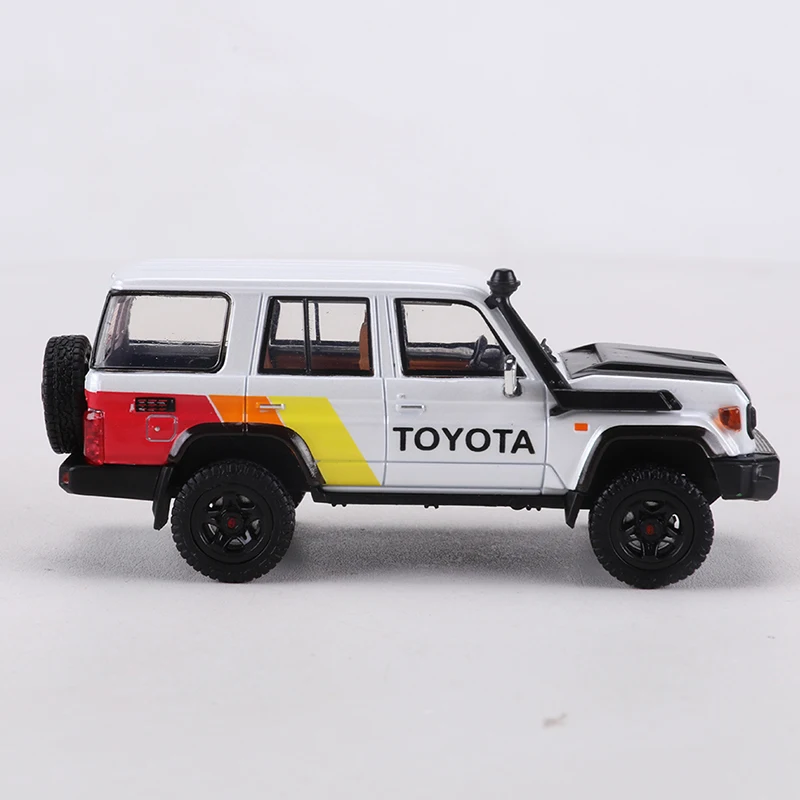 GCD 1:64 Land Cruiser LC70 J76 Alloy Model Car - view 3