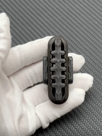 Giroscopio de Dedo EDC Usado, Juguete EDC de Fibra de Carbono Chaos Bone de Wu Le Zhi