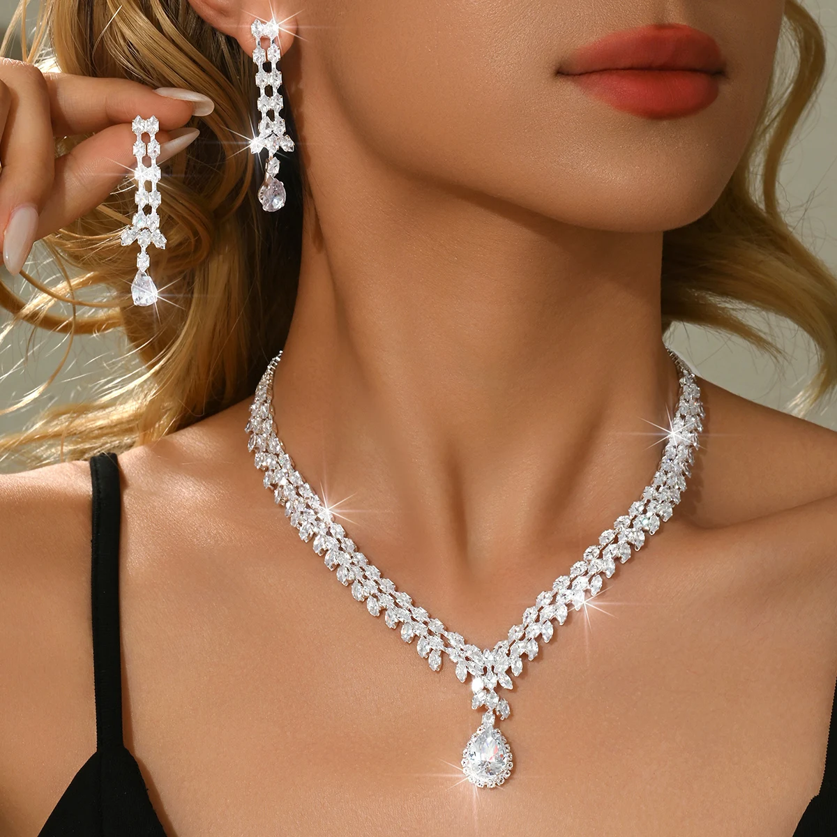 

Korean version romantic gentle silver necklace earrings bracelet ring four piece set versatile wedding dress accessories
