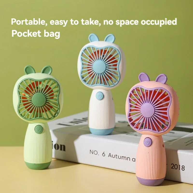 Nuovo piccolo ventilatore creativo Interfaccia di ricarica USB Cartone animato Studente carino Grande vento Piccolo ventilatore portatile