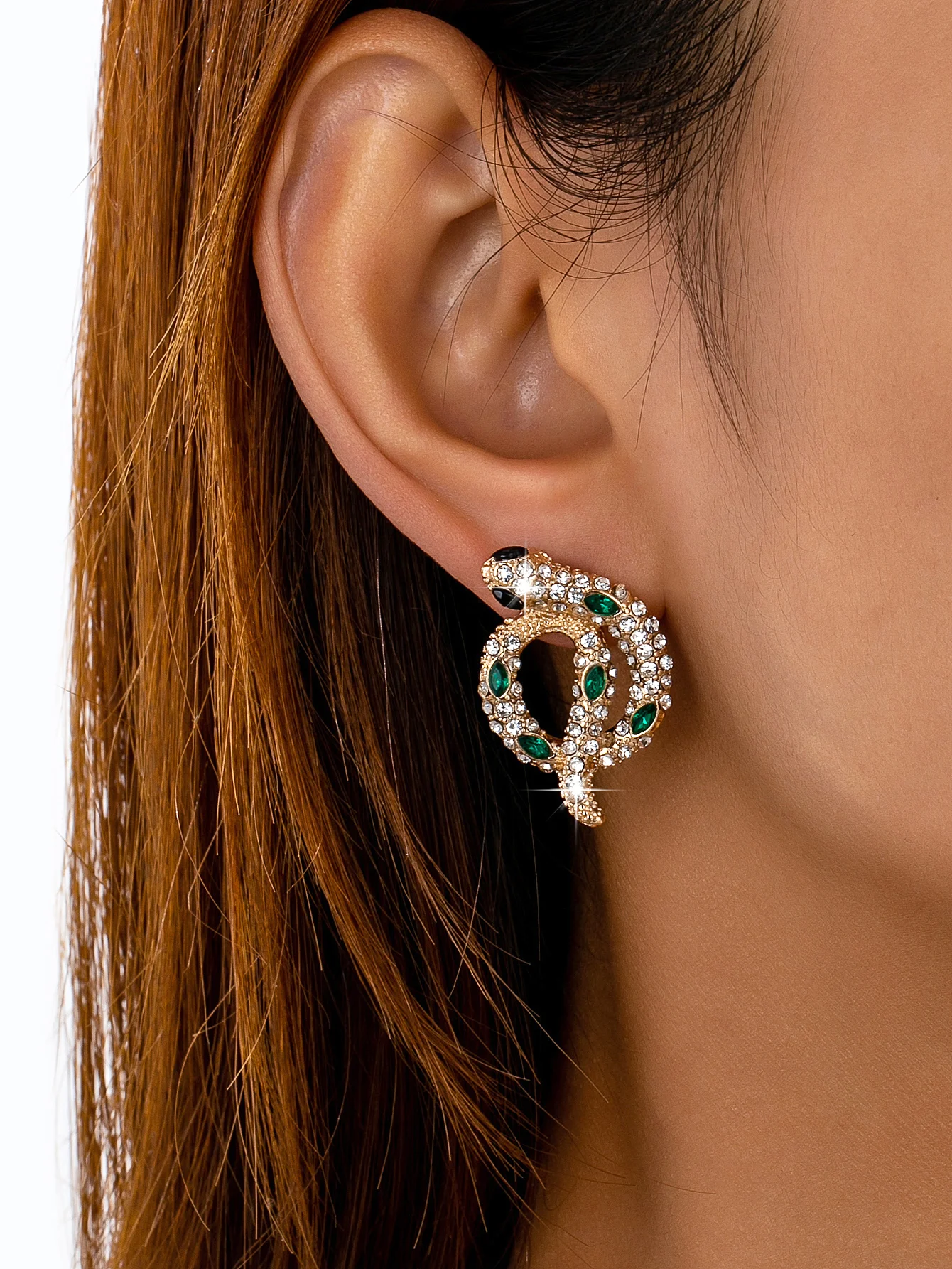 A Pair of Cute Diamond-Encrusted Snake Earrings for Women Can Be Worn Daily