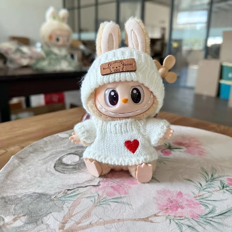 Ropa de muñeca Labubu, sombrero con Logo de oso a la moda, conjuntos de suéter con forma de corazón, Idol V1 V2, muñeca de peluche de 17cm, accesorios de ropa universales, regalos