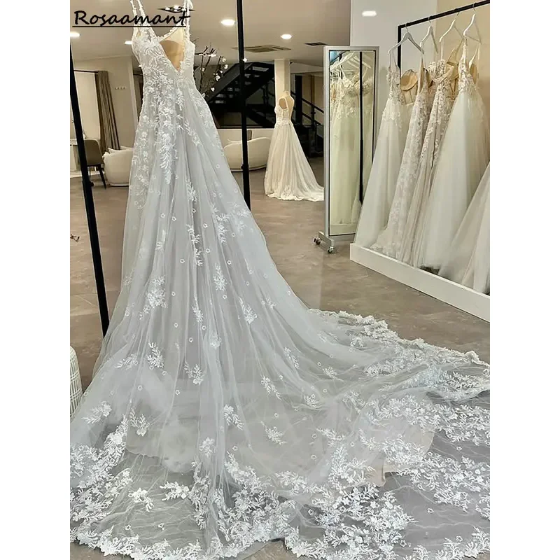 ロマンチックなスパゲッティストラップオープンバック A ラインのウェディングドレスノースリーブアップリケレースブライダルドレスローブデマリー