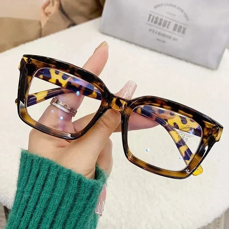 Women Anti Blue Light Glasses Frame Vintage Square Glasses Computer Eyewear Full Frame Transparent Eye Protection Eyepiece