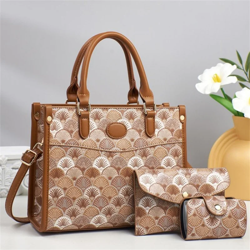

Elegant Luxury Purse Bag With Messenger Function Vintage Style Letter Logo And Solid Color Design