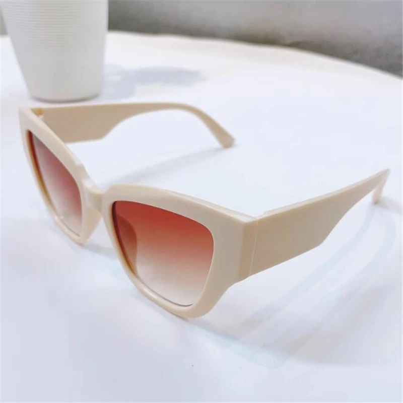 

Fashionable beige large frame sunglasses with cat eyes, wide legs, thick glasses, trendy sun visors UV400