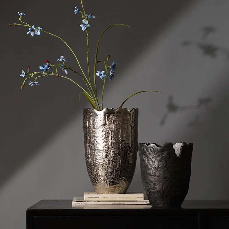 European retro nostalgic aluminum irregular special-shaped vase hammer pattern flower arrangement flower arrangement villa