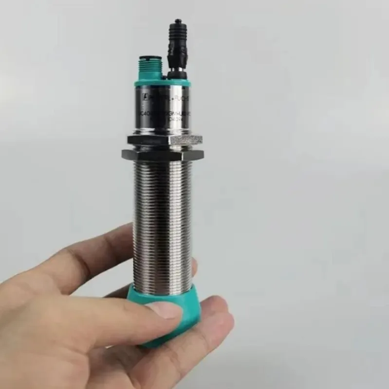 UC4000-30GM-IUR2-V15 Ultrasonic Sensor Original Gen-uine Spot