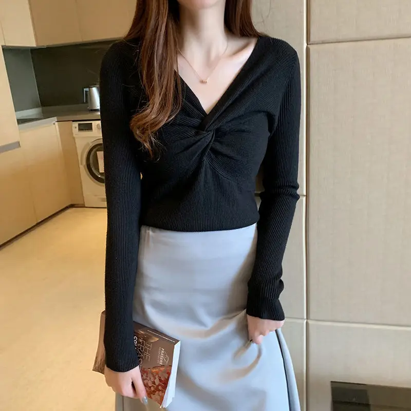 

2025 Spring And Autumn New Slim Knitted Long Sleeve V-Neck Sexy Top Pullovers Women's Interior Sweater Thin Bottom Shirt