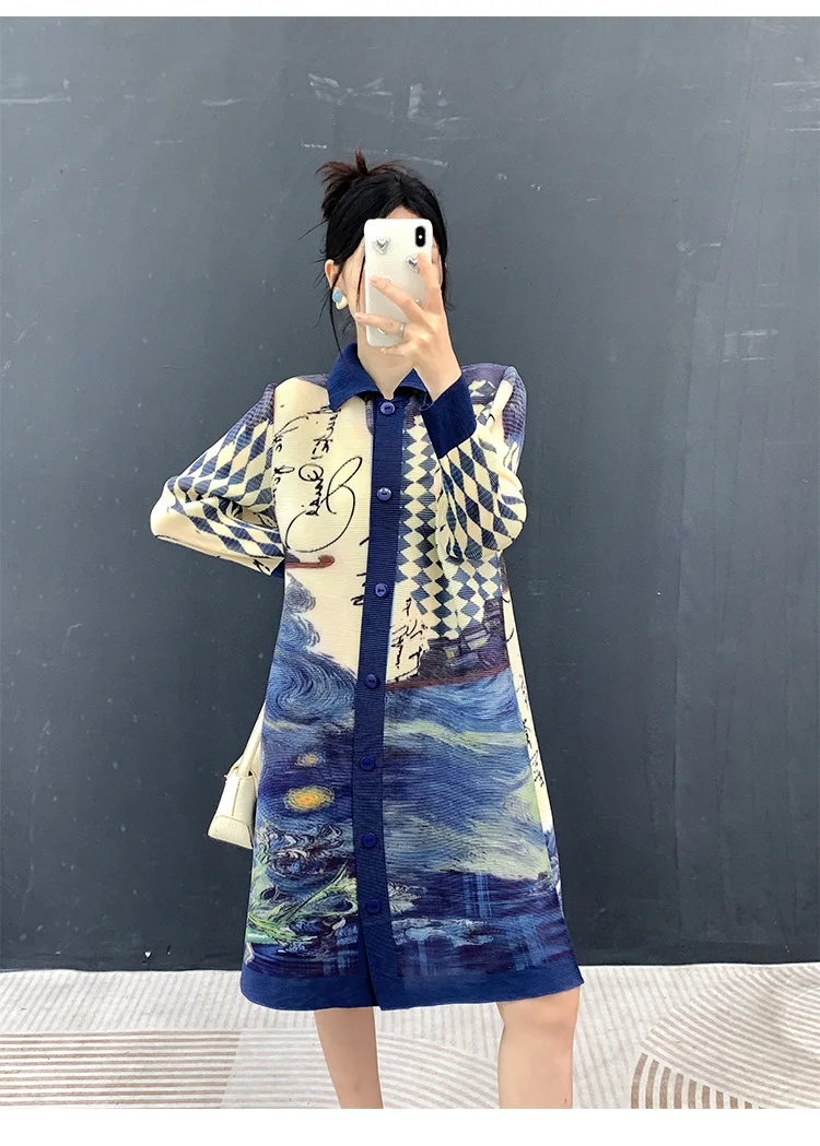 Plissiertes Kleid im Vintage-Stil mit Knopfleiste, langen Ärmeln, lockerer Passform, strukturiertem Stoff, elegantem japanischem Miyake-Stil – Detail 16