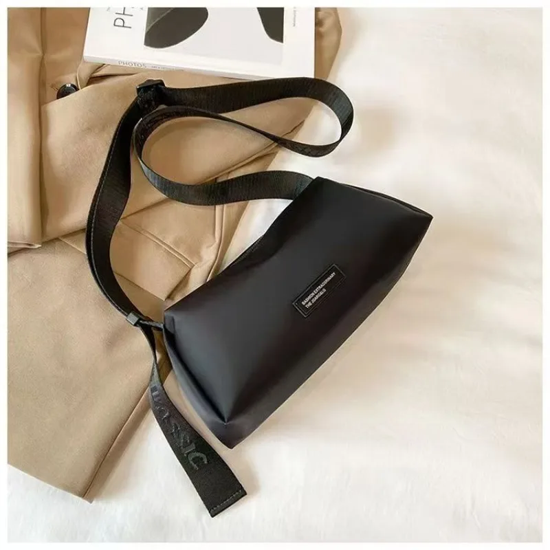 High-end Lightweight Oxford Cloth Messenger Bag Women's New Fashion Mother Bag Versatile Simple Women's Handbag Messenger Bag