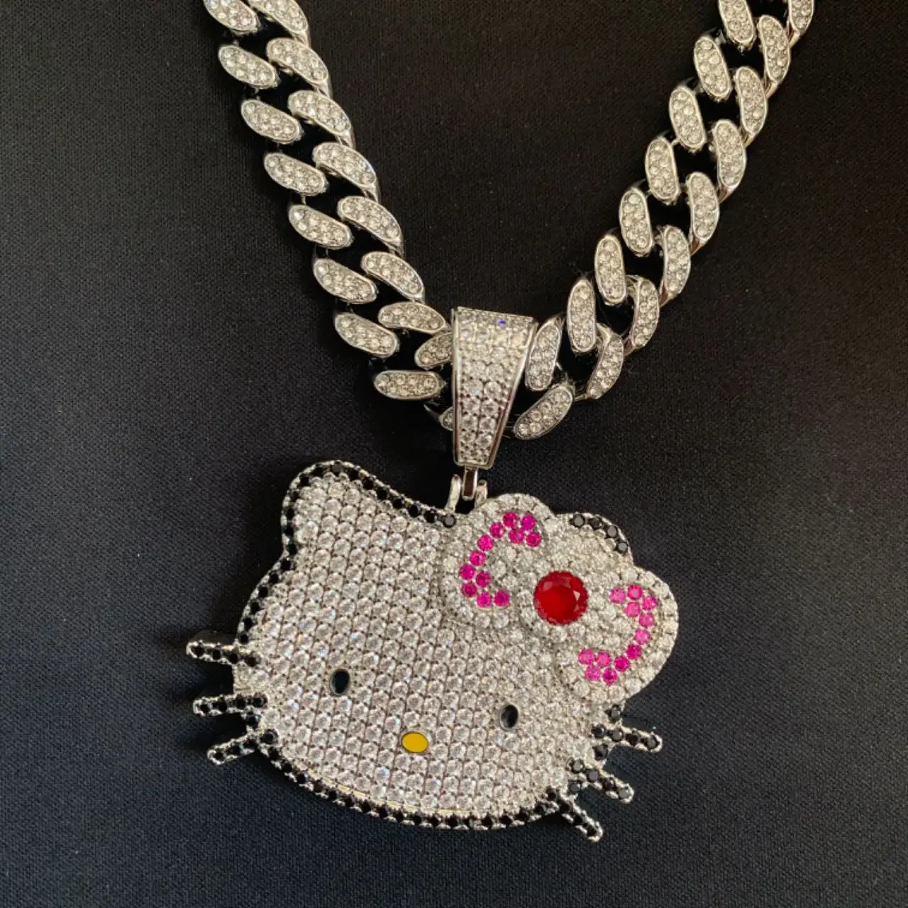 Kawaii Hello Kitty Naszyjnik Anime Sanrio Diamentowy wisiorek Kubański łańcuszek Hip Hop Moda Biżuteria męska i damska Prezenty świąteczne