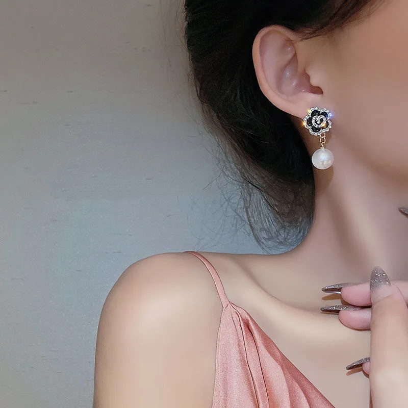 Vintage Black Color Flower Earring For Women Acrylic Crystal Flower Imitation Pearl Stud Earrings Fashion Women Party Jewelry