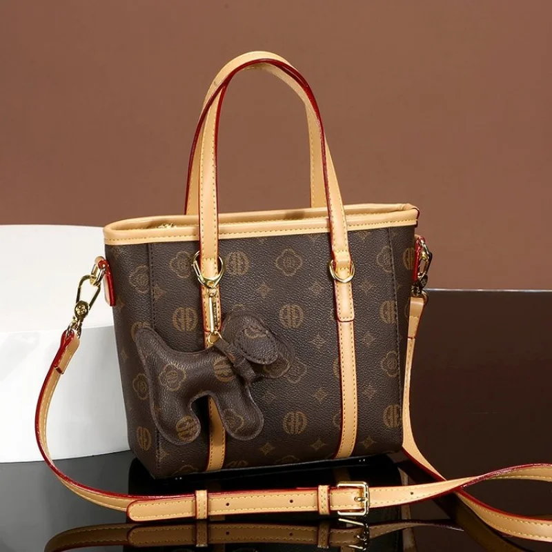 

Elegant Shoulder Bag Made For Ladies From High Quality Leather Popular Classic Design By Famous Designer