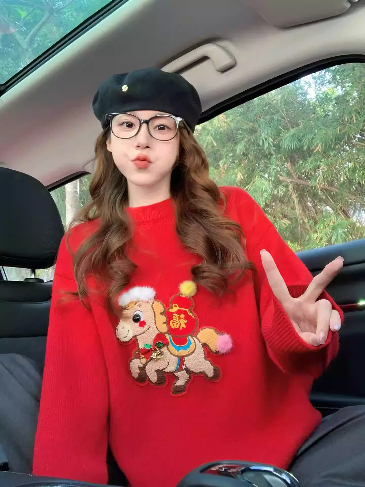 

Новогодний красный свитер с вышивкой, тяжелая вышивка, женский, осенне-зимний, новый, стильный, красивый, милый, верхняя одежда, вязаный...