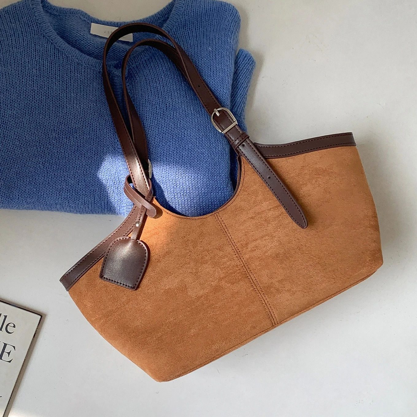 

Faux Suede Women big totes Luxury design Female Handbags large capacity winter new ladies Commuting armpit bag bolsas