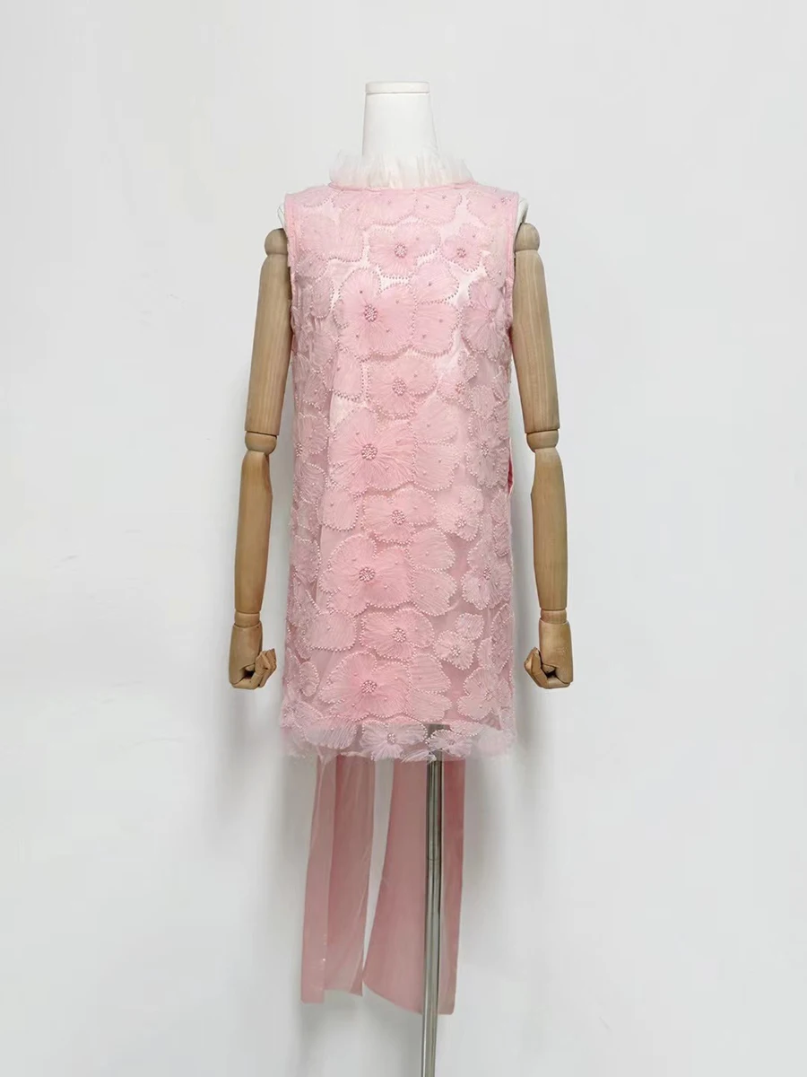 فستان سهرة أنيق مزين بقطع القماش من VGH للنساء بياقة دائرية بدون أكمام وخصر عالٍ مع فيونكة فساتين بيضاء رسمية للسيدات