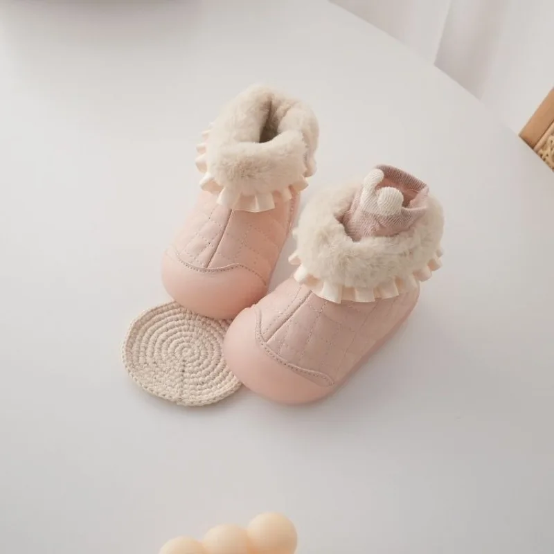 أحذية أطفال شتوية دافئة للأطفال الصغار بعمر 1-2 سنة للجنسين نعل ناعم غير قابل للانزلاق شبشب منزل مع بطانة من الصوف ​