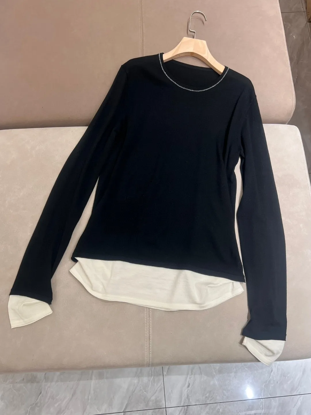 Merino wool long sleeved round neck thin blouse