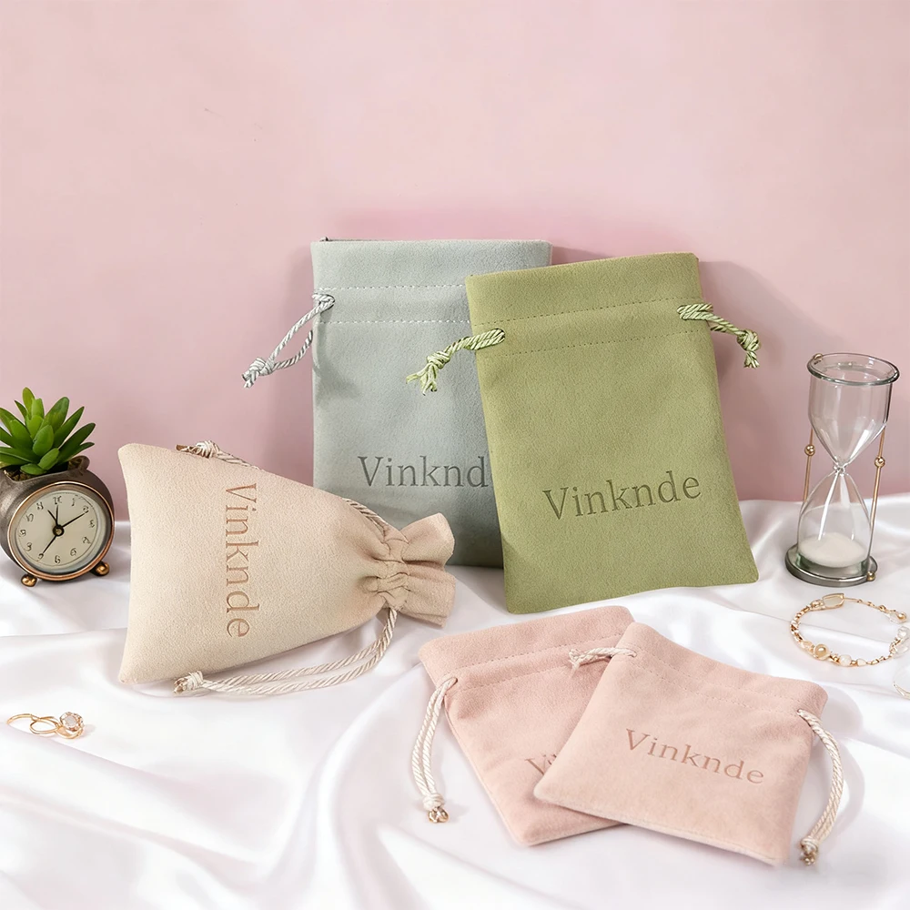 

100 шт. 3x4 дюйма, бархатная сумка из микрофибры с логотипом на шнурке для ювелирных изделий, персонализированный свадебный подарок, серьги-конфеты, сумка для хранения макияжа