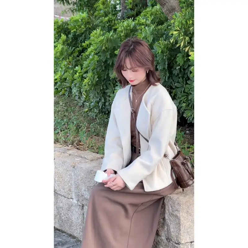 ชุดแฟชั่นฤดูหนาวสไตล์เกาหลีสำหรับผู้หญิง เสื้อและกระโปรง ชุดเซ็ตเสื้อยืดและกระโปรง  เสื้อคลุมกันลม  ชุดกระโปรงและเสื้อยืด...