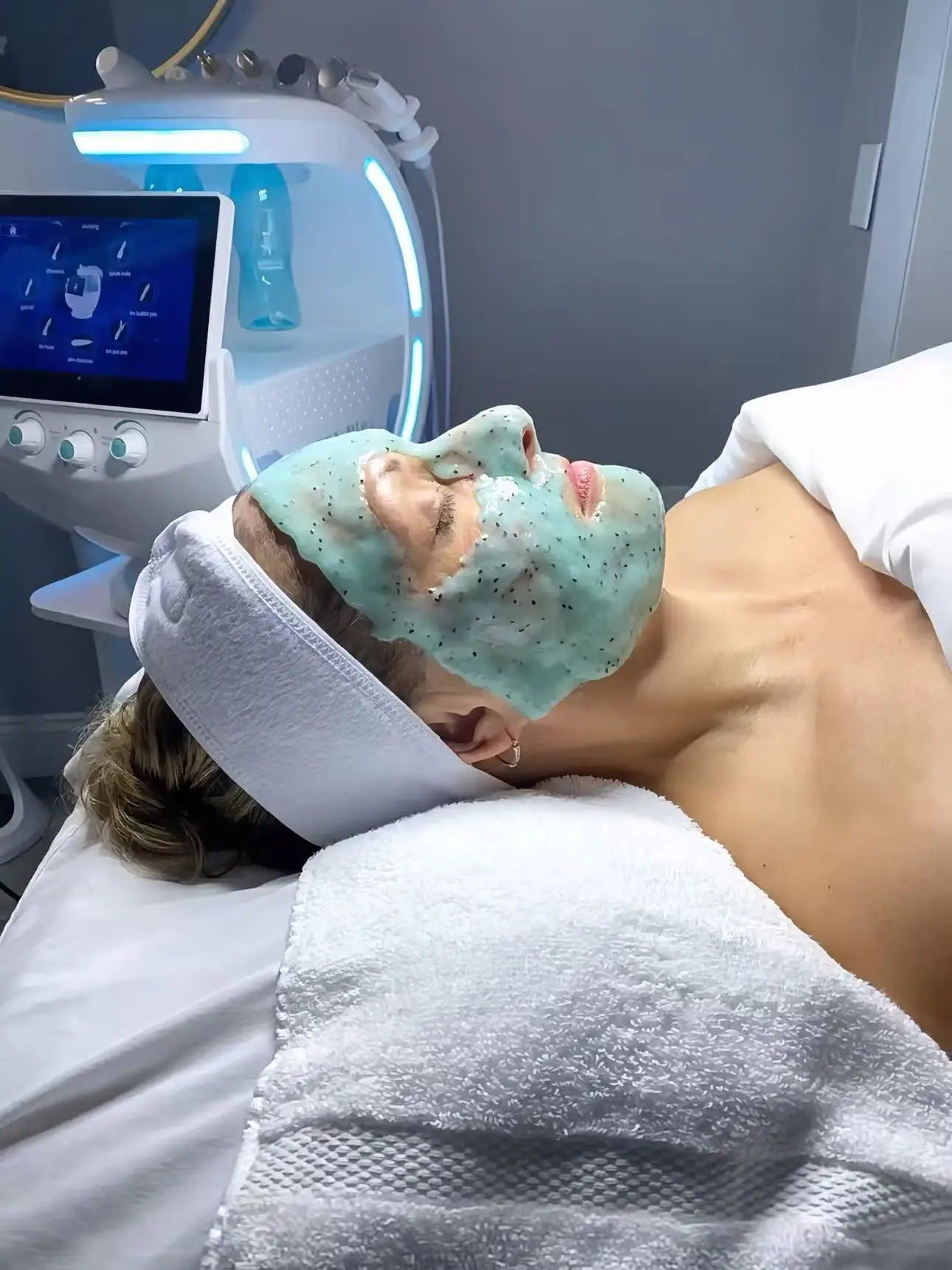 7-in-1 Hydro Facial Skin Care Machine Ultrasonic Rejuvenation Dermabrasion Hyperbaric Oxygen Facial Device for Deep Cleansing